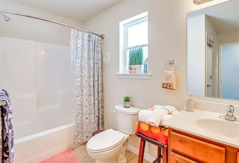 Cozy Albrightsville Home: Community Lake & Beach!
