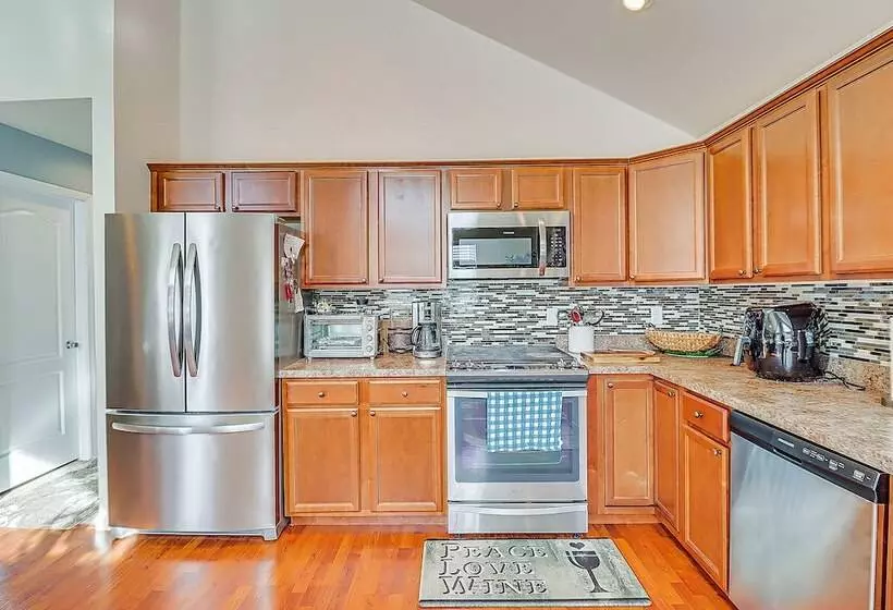 Cozy Albrightsville Home: Community Lake & Beach!