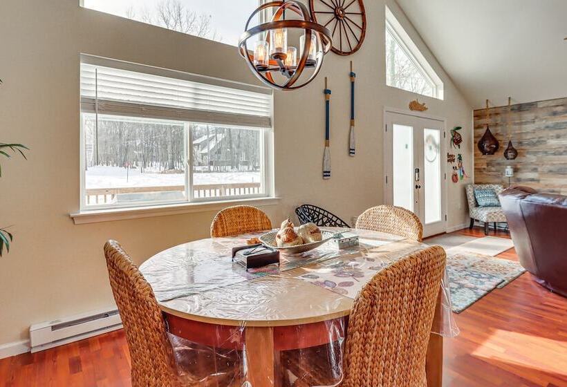 Cozy Albrightsville Home: Community Lake & Beach!