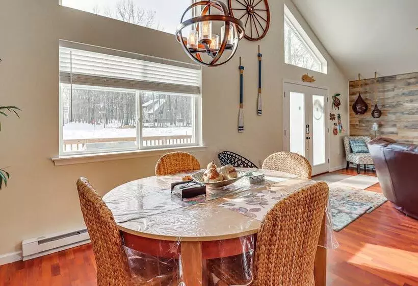 Cozy Albrightsville Home: Community Lake & Beach!