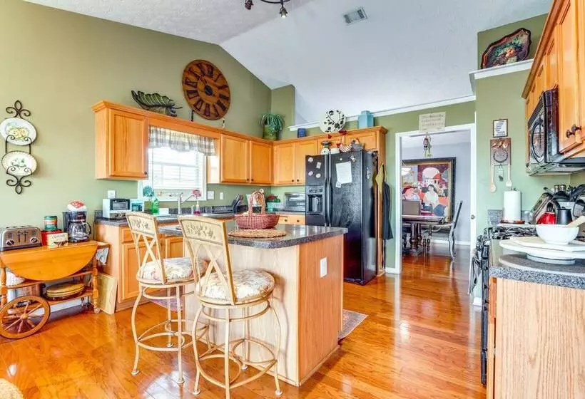 Cozy Buford Home W/ Piano ~ Mins To Lake Lanier!