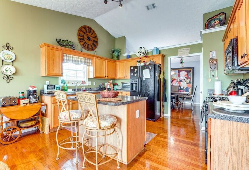 Cozy Buford Home W/ Piano ~ Mins To Lake Lanier!