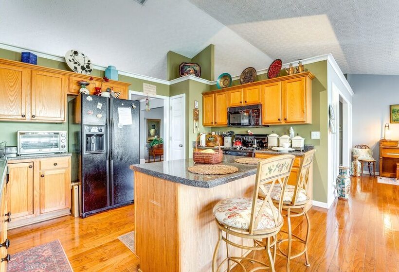 Cozy Buford Home W/ Piano ~ Mins To Lake Lanier!