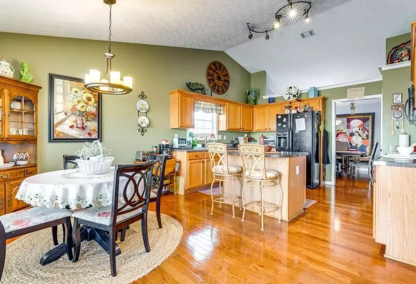 Cozy Buford Home W/ Piano ~ Mins To Lake Lanier!