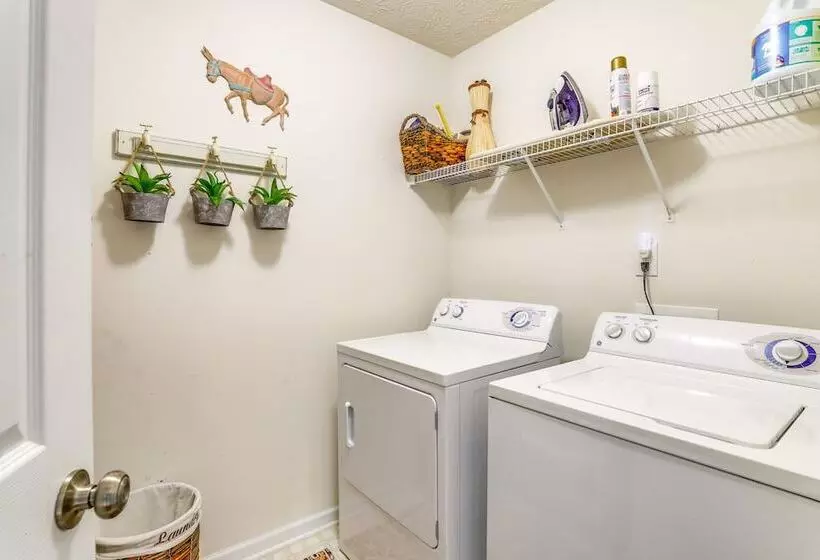 Cozy Buford Home W/ Piano ~ Mins To Lake Lanier!