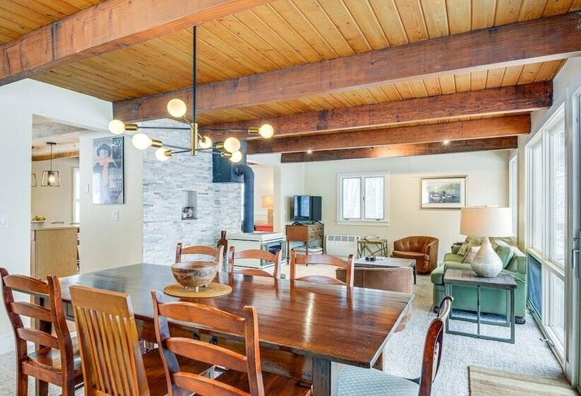 Cozy Vermont Escape W/ Deck, Near Skiing!