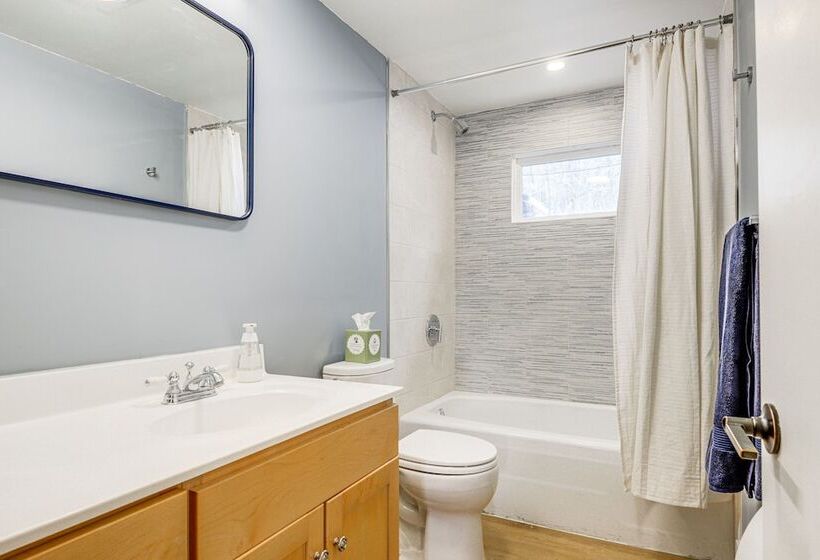 Cozy Vermont Escape W/ Deck, Near Skiing!