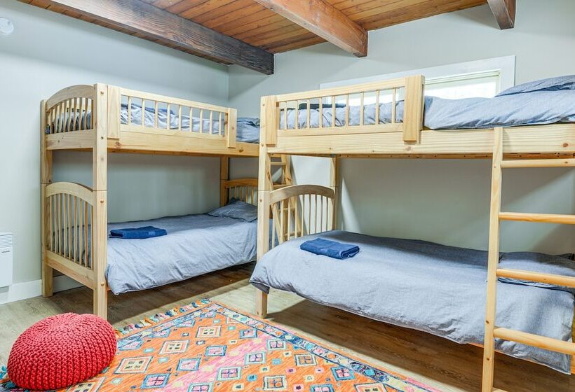 Cozy Vermont Escape W/ Deck, Near Skiing!