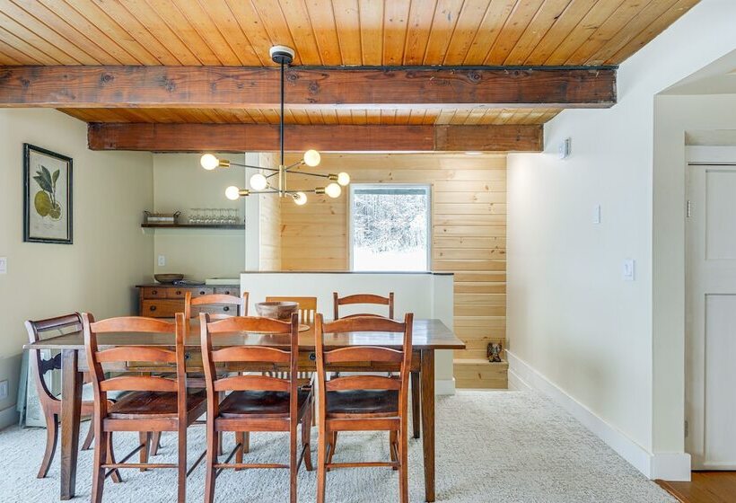 Cozy Vermont Escape W/ Deck, Near Skiing!