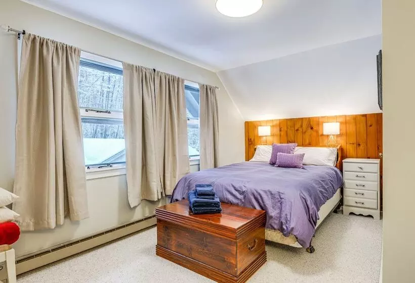 Cozy Vermont Escape W/ Deck, Near Skiing!
