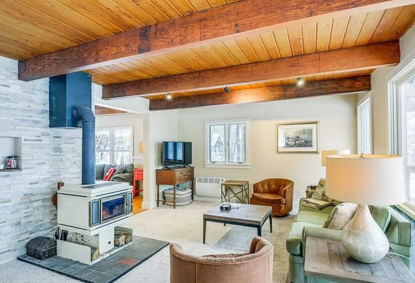 Cozy Vermont Escape W/ Deck, Near Skiing!