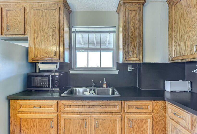 Walk To Shore: Crystal Beach Home W/ Deck!