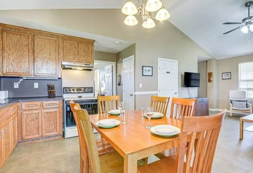 Walk To Shore: Crystal Beach Home W/ Deck!