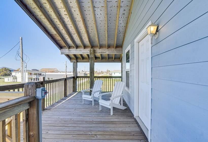 Walk To Shore: Crystal Beach Home W/ Deck!