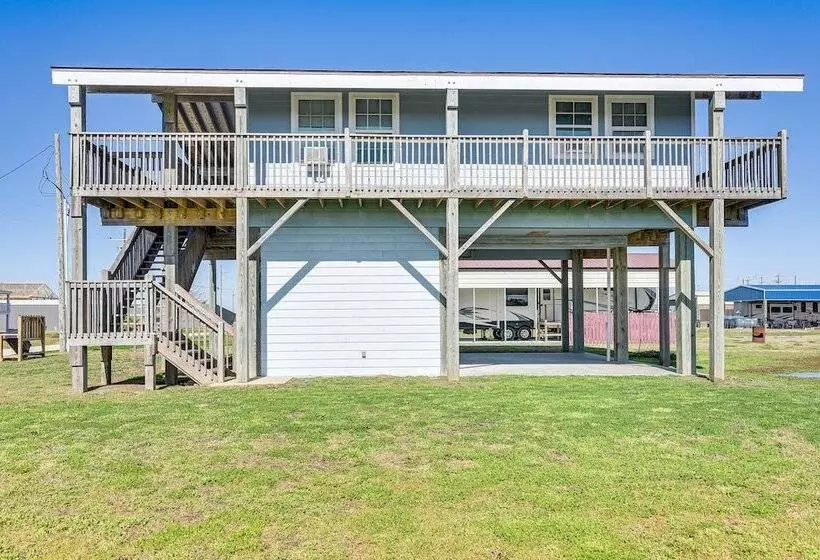 Walk To Shore: Crystal Beach Home W/ Deck!