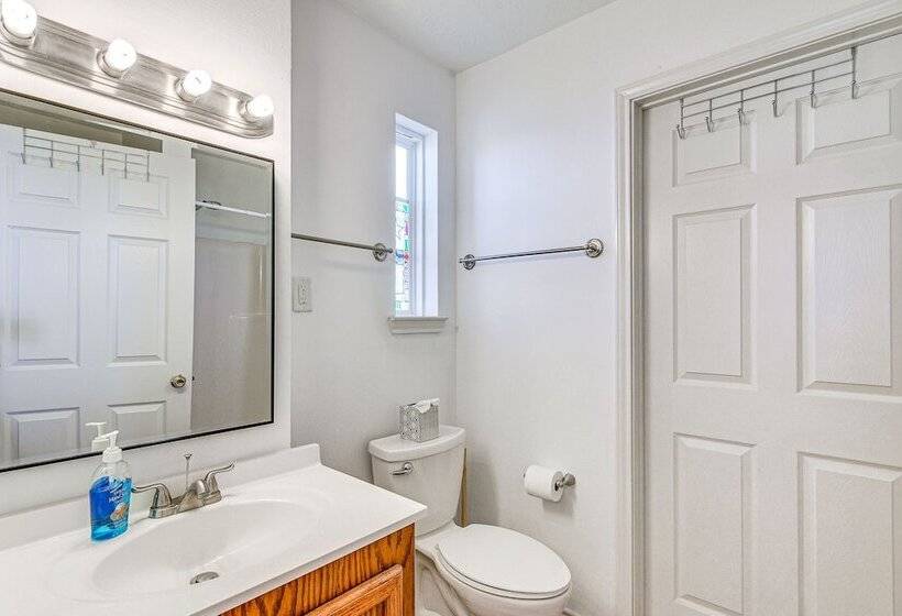 Walk To Shore: Crystal Beach Home W/ Deck!