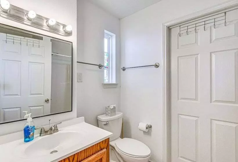 Walk To Shore: Crystal Beach Home W/ Deck!