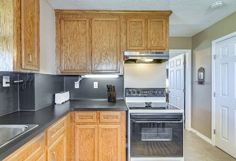 Walk To Shore: Crystal Beach Home W/ Deck!