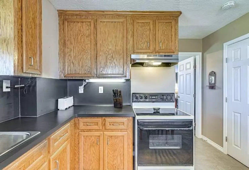 Walk To Shore: Crystal Beach Home W/ Deck!