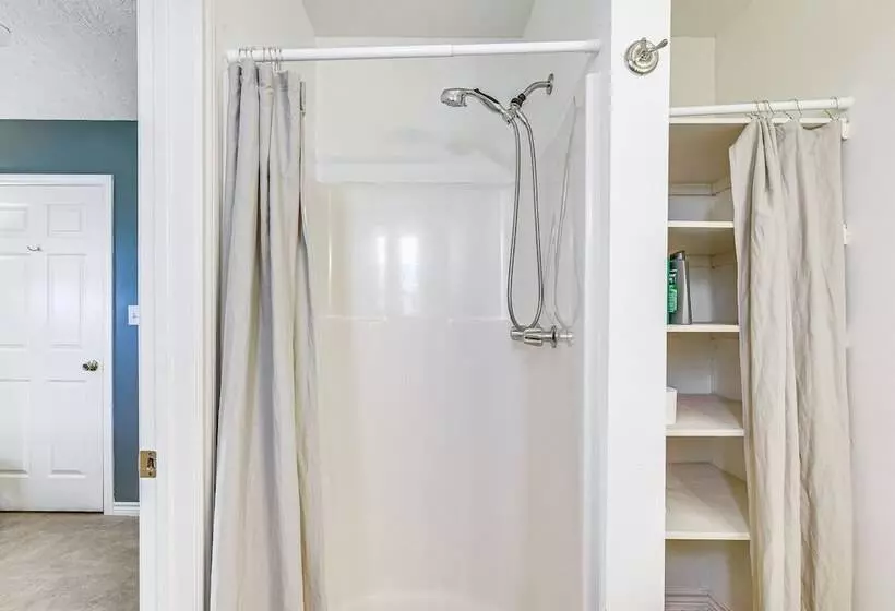 Walk To Shore: Crystal Beach Home W/ Deck!