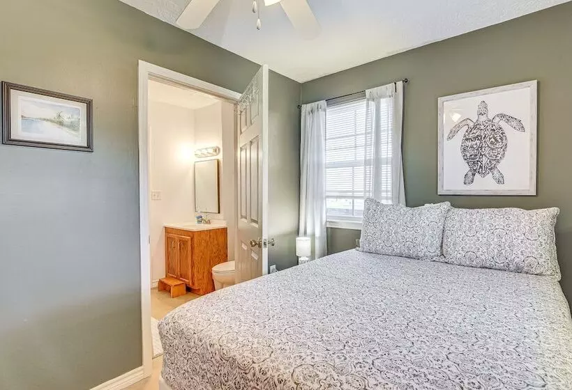 Walk To Shore: Crystal Beach Home W/ Deck!