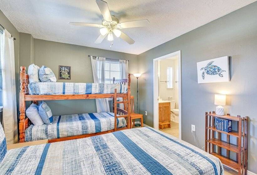 Walk To Shore: Crystal Beach Home W/ Deck!