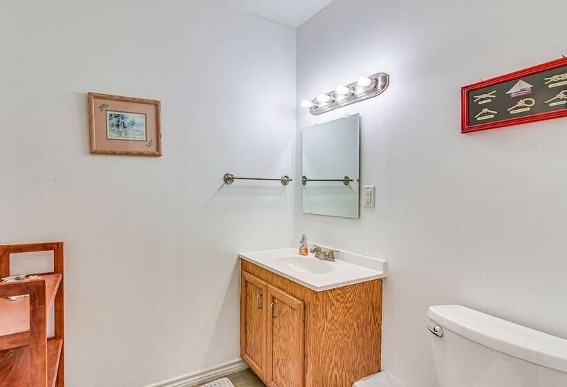 Walk To Shore: Crystal Beach Home W/ Deck!