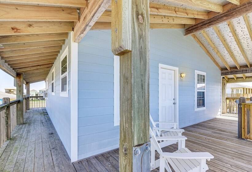 Walk To Shore: Crystal Beach Home W/ Deck!