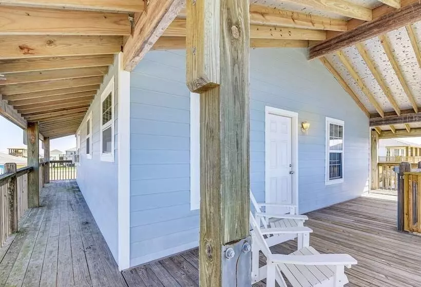 Walk To Shore: Crystal Beach Home W/ Deck!
