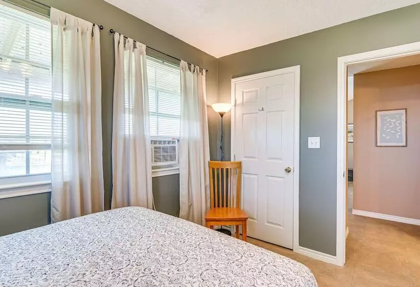 Walk To Shore: Crystal Beach Home W/ Deck!