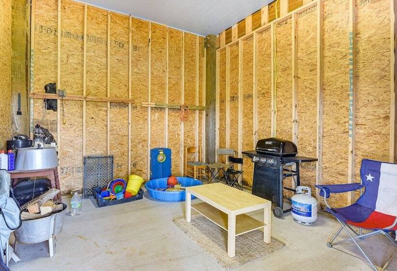 Walk To Shore: Crystal Beach Home W/ Deck!