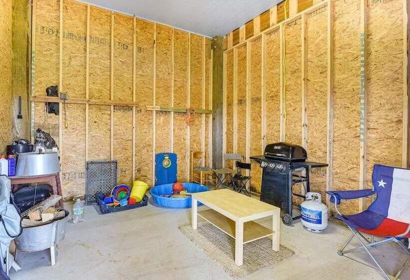 Walk To Shore: Crystal Beach Home W/ Deck!