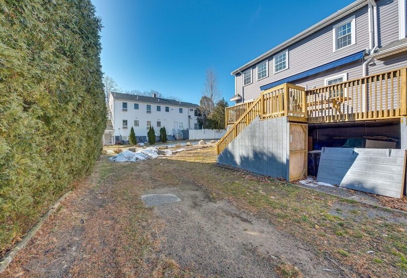 Downtown Ogunquit Home: 1 Mi To Beach!