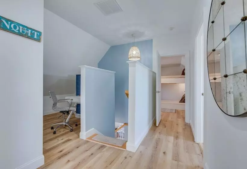 Downtown Ogunquit Home: 1 Mi To Beach!