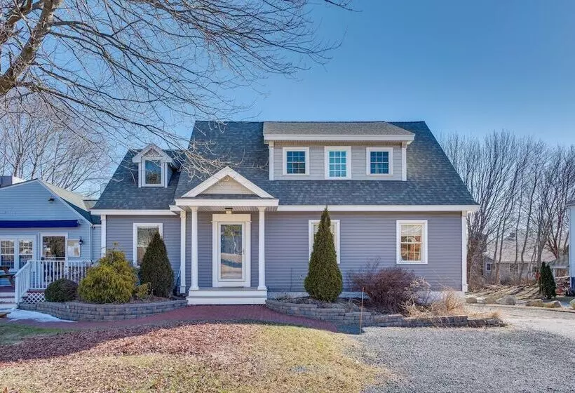 Downtown Ogunquit Home: 1 Mi To Beach!