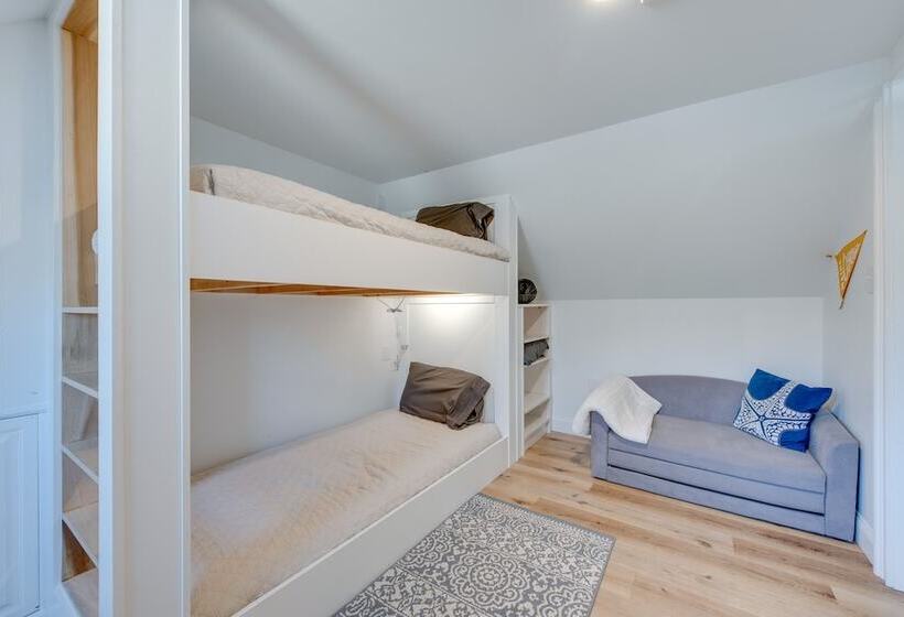 Downtown Ogunquit Home: 1 Mi To Beach!