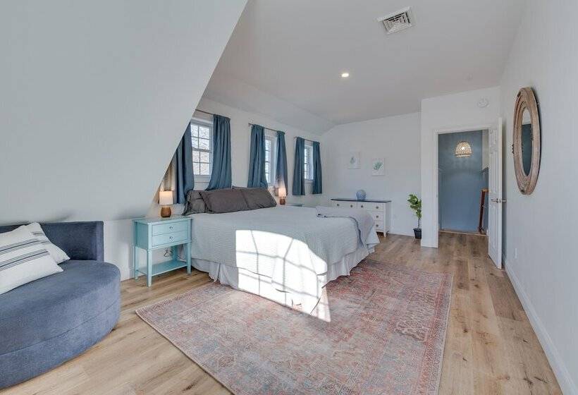 Downtown Ogunquit Home: 1 Mi To Beach!