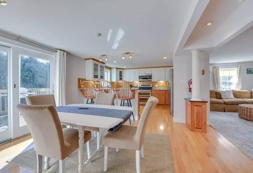 Downtown Ogunquit Home: 1 Mi To Beach!