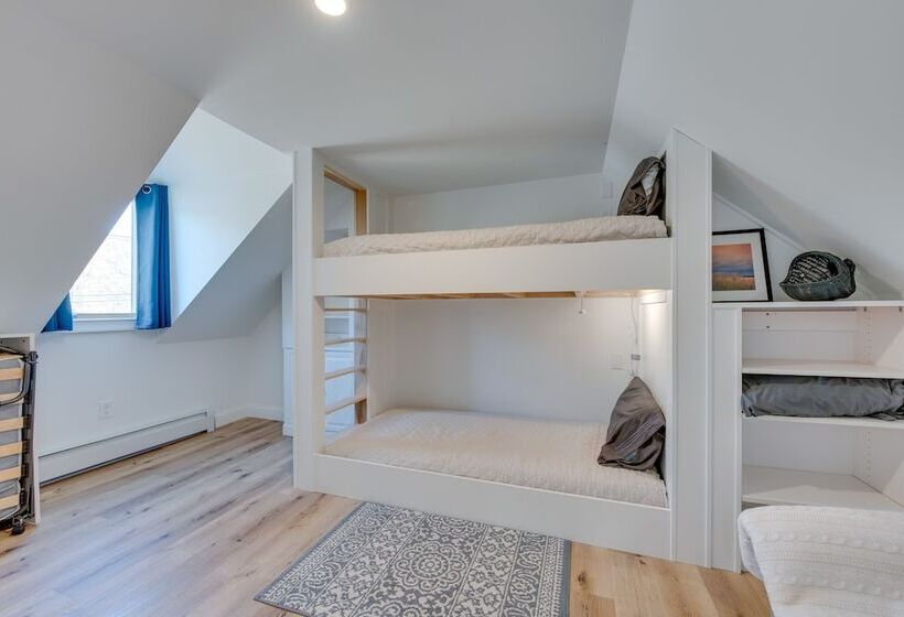 Downtown Ogunquit Home: 1 Mi To Beach!