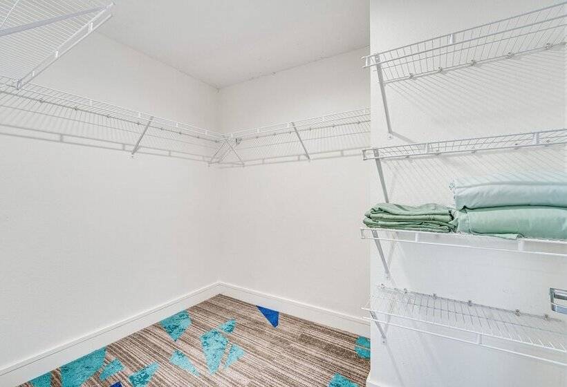 Family Friendly Home W/ Lanai ~ 6 Mi To Disney