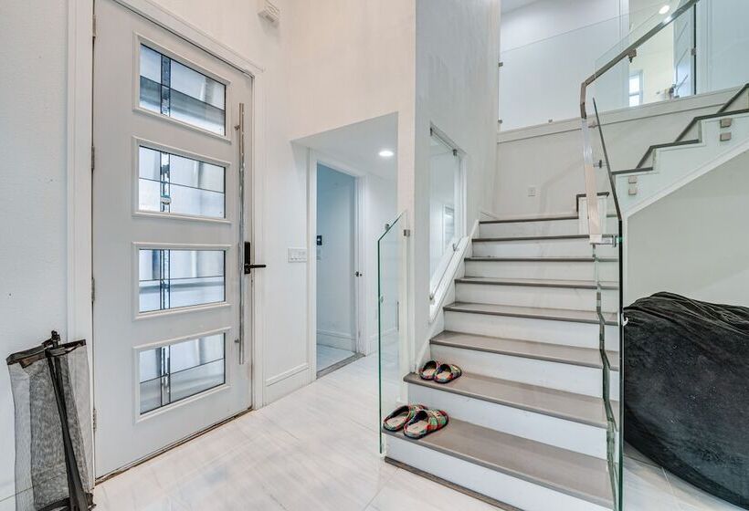 Family Friendly Home W/ Lanai ~ 6 Mi To Disney