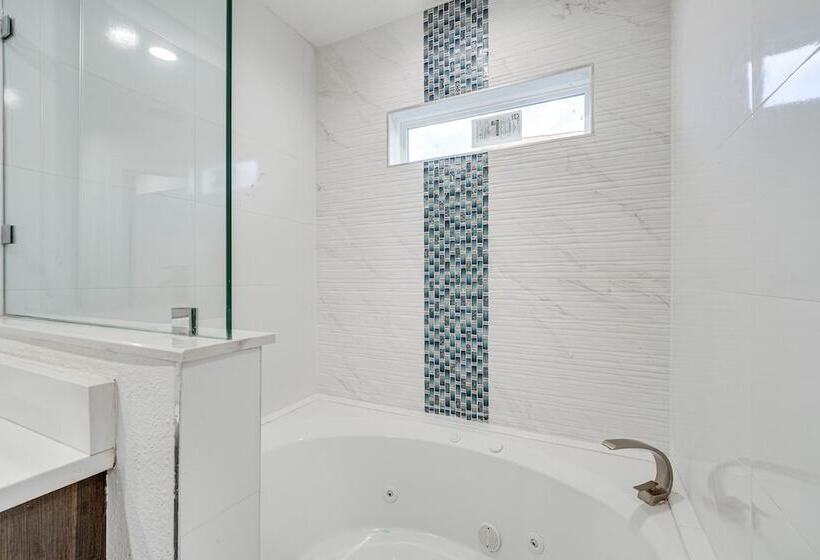 Family Friendly Home W/ Lanai ~ 6 Mi To Disney