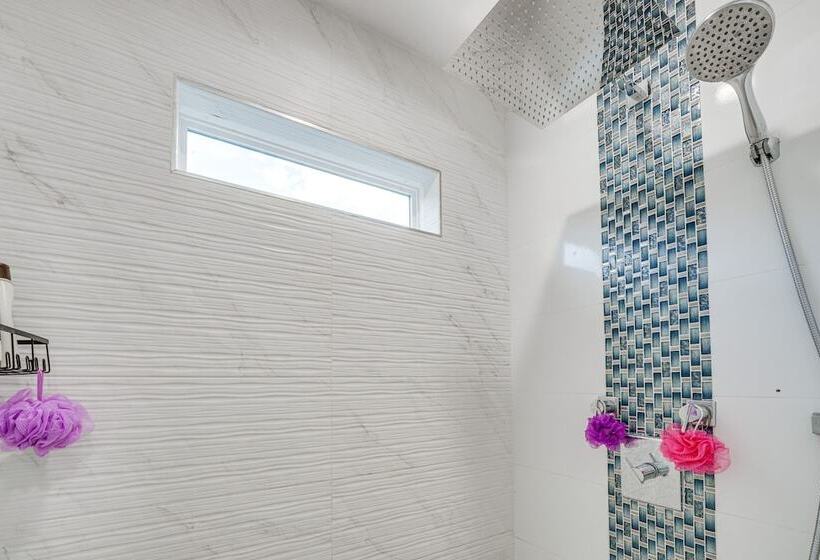 Family Friendly Home W/ Lanai ~ 6 Mi To Disney