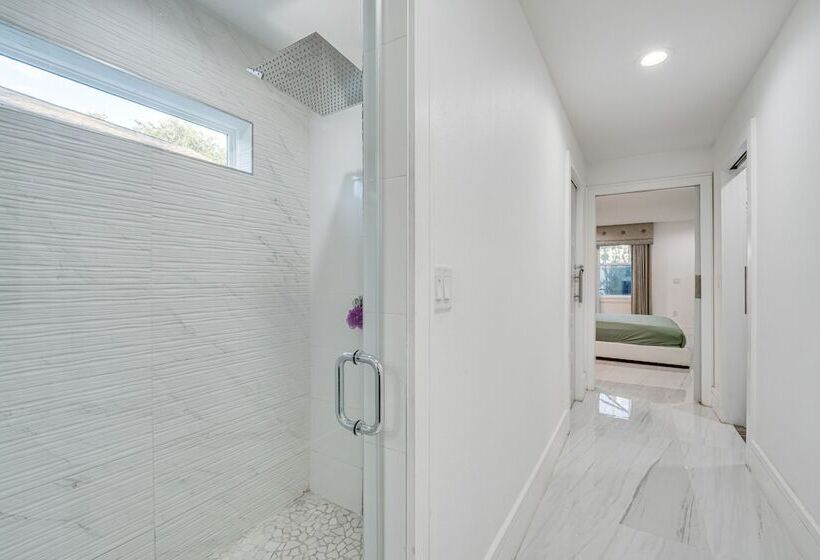 Family Friendly Home W/ Lanai ~ 6 Mi To Disney