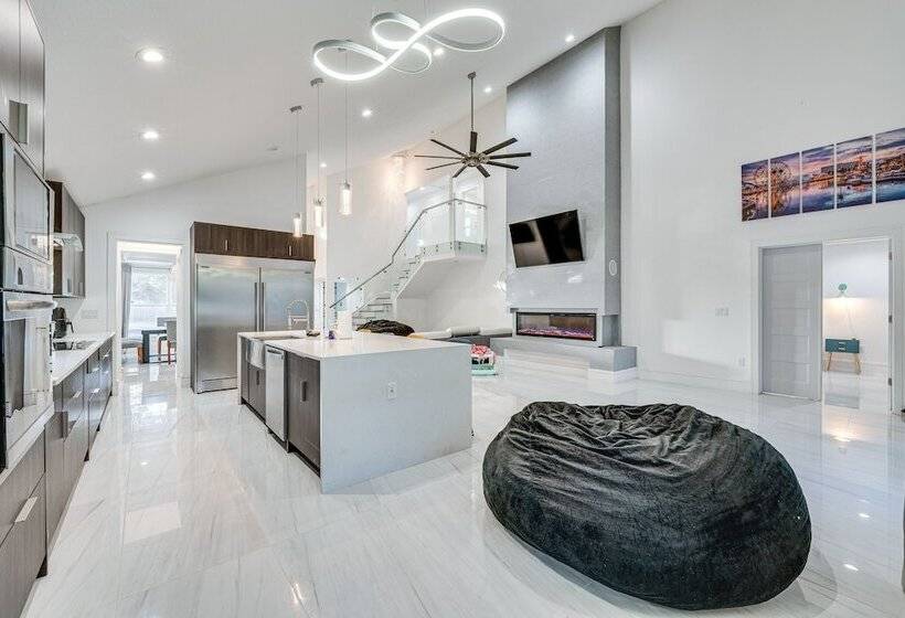 Family Friendly Home W/ Lanai ~ 6 Mi To Disney