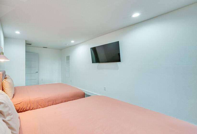 Family Friendly Home W/ Lanai ~ 6 Mi To Disney