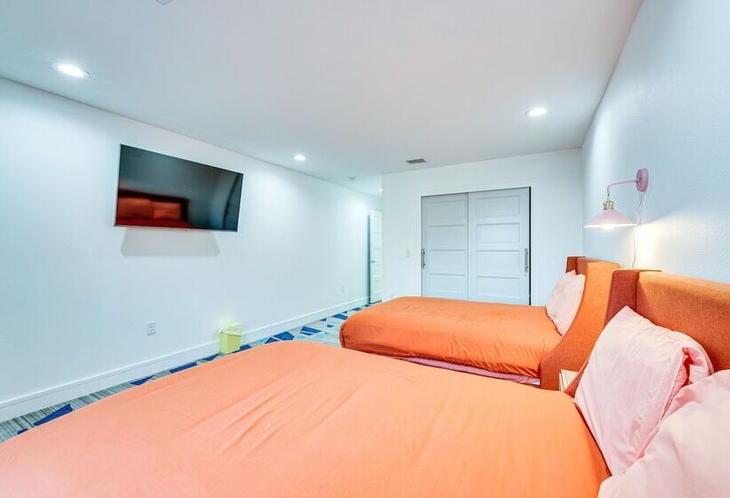 Family Friendly Home W/ Lanai ~ 6 Mi To Disney