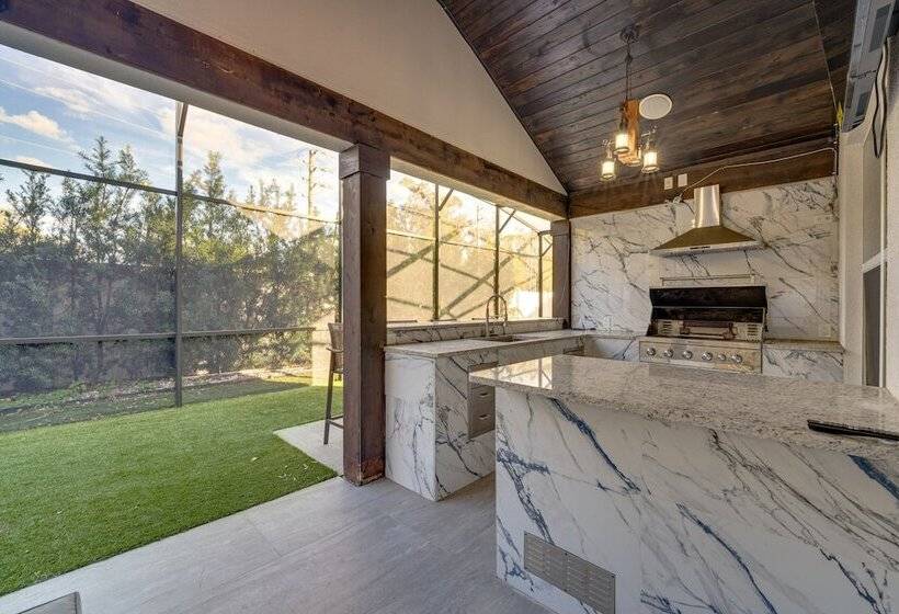 Family Friendly Home W/ Lanai ~ 6 Mi To Disney