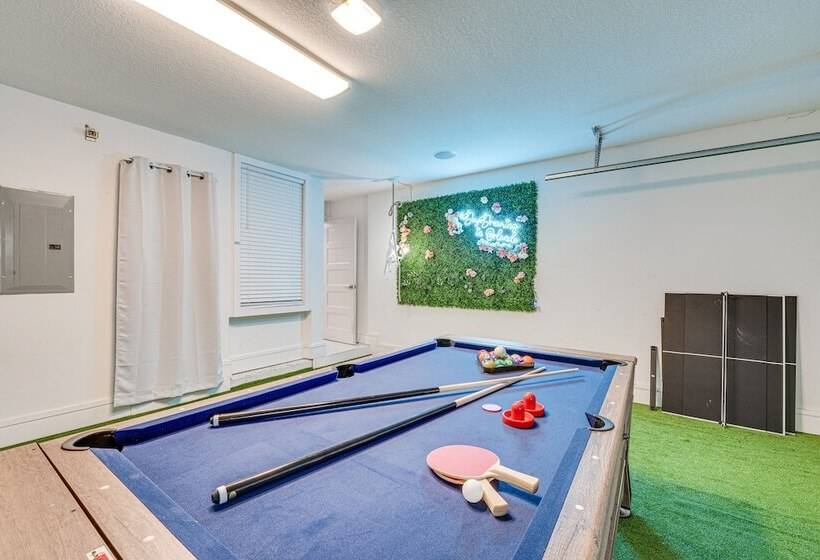 Family Friendly Home W/ Lanai ~ 6 Mi To Disney