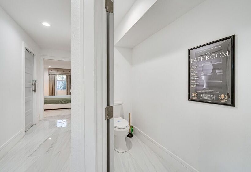 Family Friendly Home W/ Lanai ~ 6 Mi To Disney